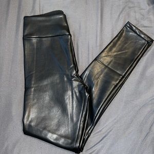 Fake leather skinny pants